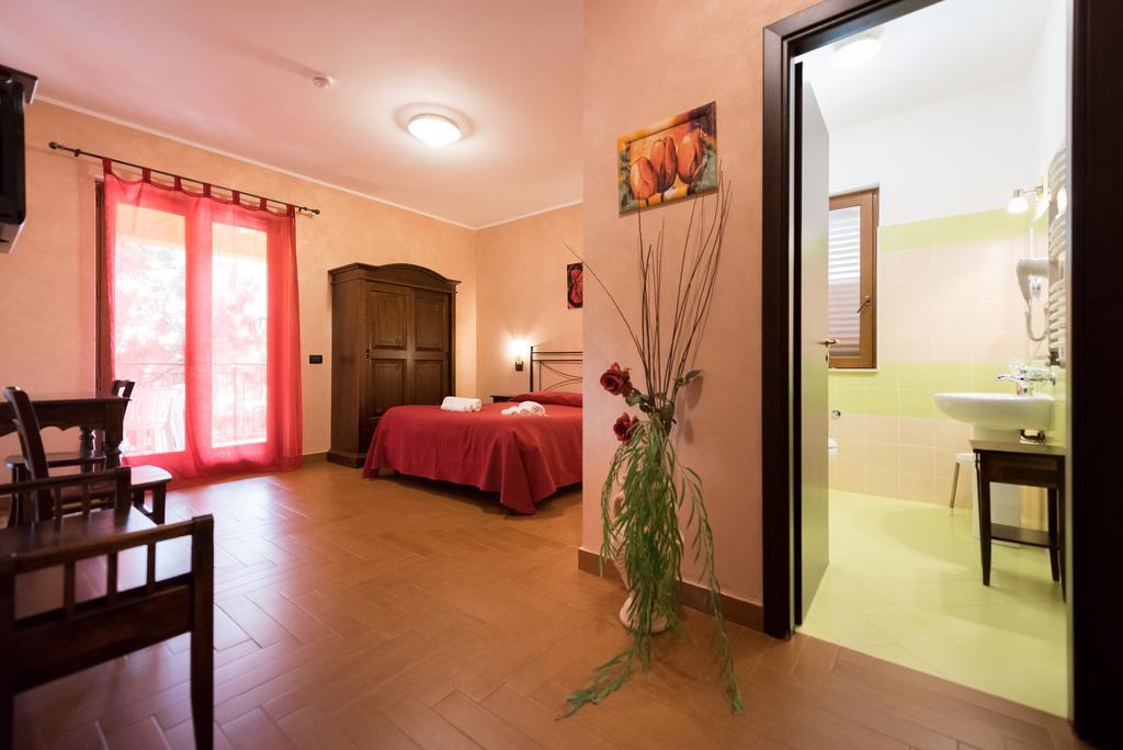 Valle Himara Guest House Piana Degli Albanesi Exterior photo